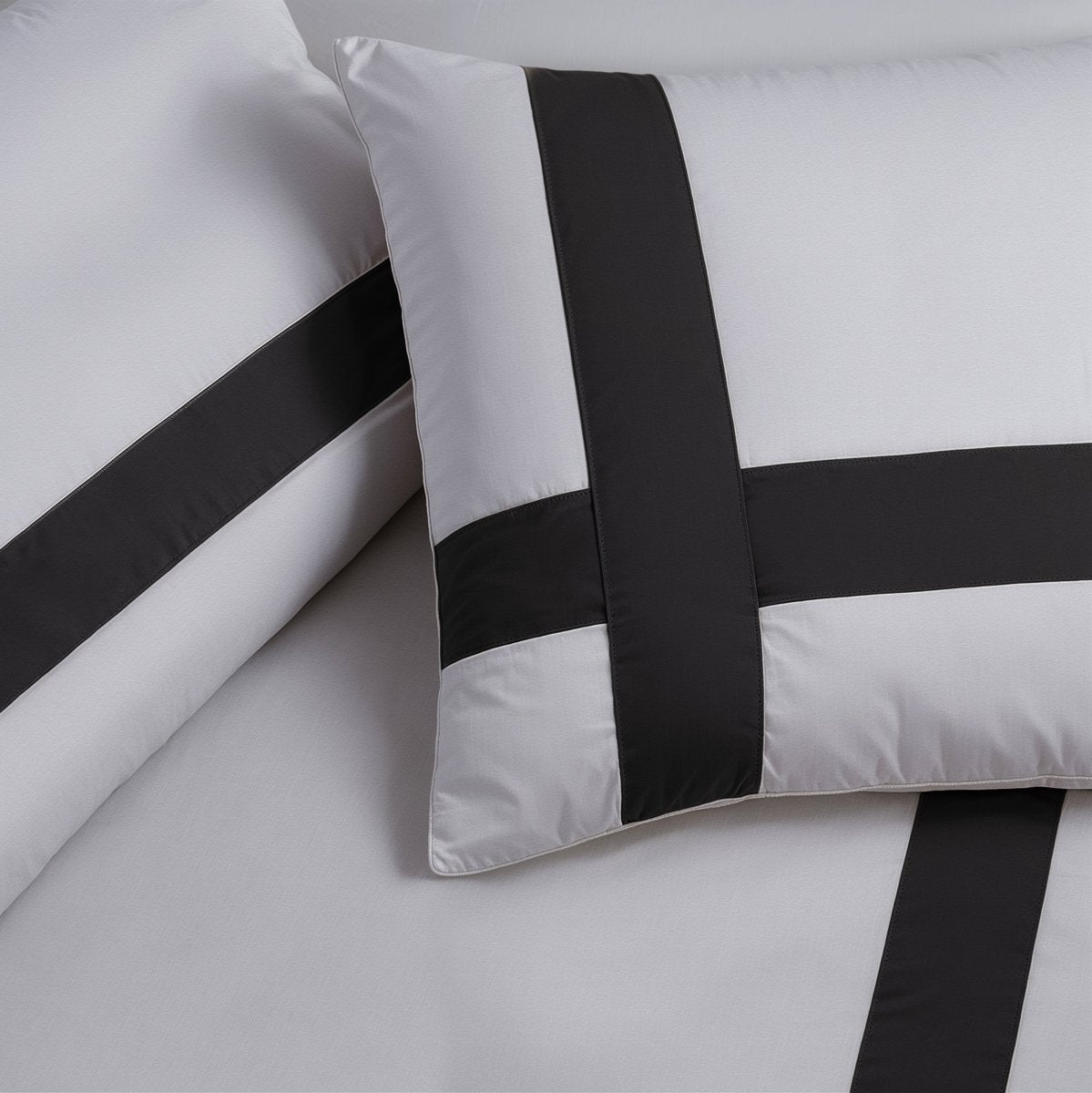 100% Cotton Duvet Cover Set Alberto | Black | Single - 140cm (W) x 220cm (L) - The Bedding & Blankets Store