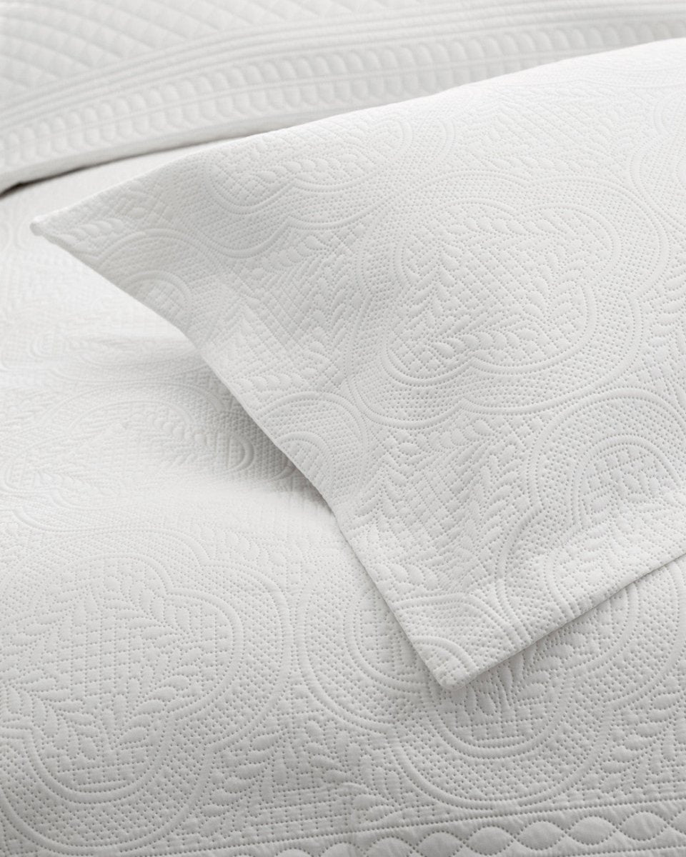 Charlene Soft & Elegant Bedspread | White | 260cm (W) x 250cm (L) - The Bedding & Blankets Store