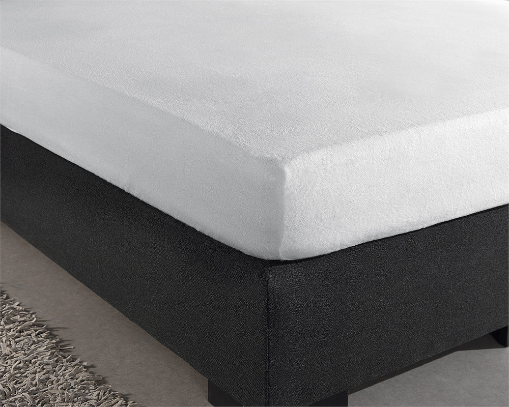 Fitted Mattress Protector Sheet | White | Super King 190/200cm (W) x 220/230cm (L) x 30cm (D) - The Bedding & Blankets Store