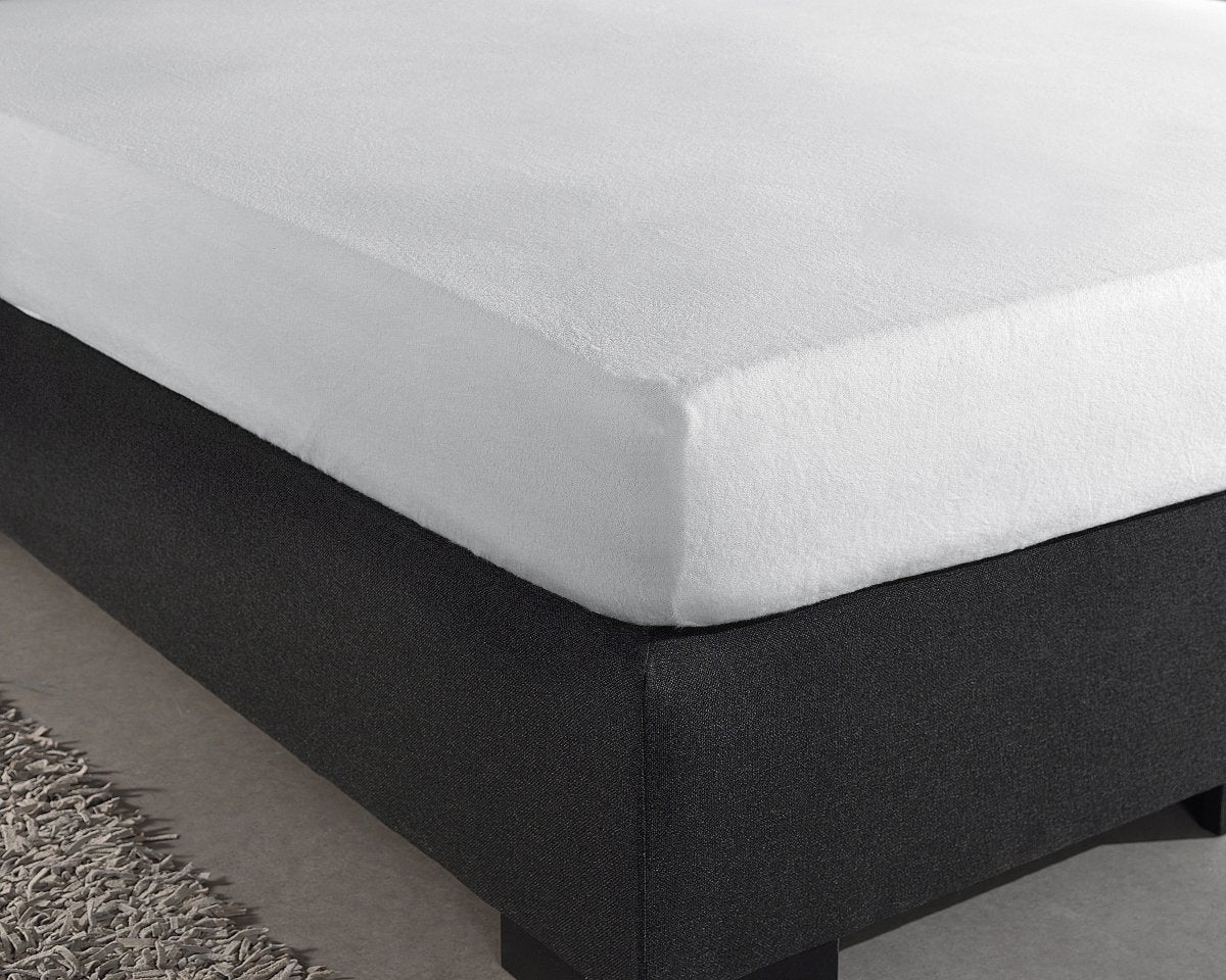 Fitted Mattress Protector Sheet | White | Super King 190/200cm (W) x 220/230cm (L) x 30cm (D) - The Bedding & Blankets Store