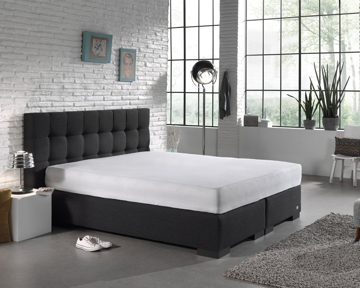 Fitted Mattress Protector Sheet | White | Super King 190/200cm (W) x 220/230cm (L) x 30cm (D) - The Bedding & Blankets Store