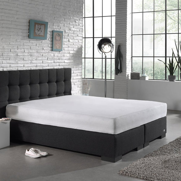 Fitted Mattress Protector Sheet | White | Super King 190/200cm (W) x 220/230cm (L) x 30cm (D) - The Bedding & Blankets Store