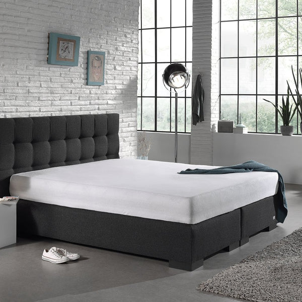 Fitted Mattress Protector Sheet | White | Super King 190/200cm (W) x 220/230cm (L) x 30cm (D) - The Bedding & Blankets Store