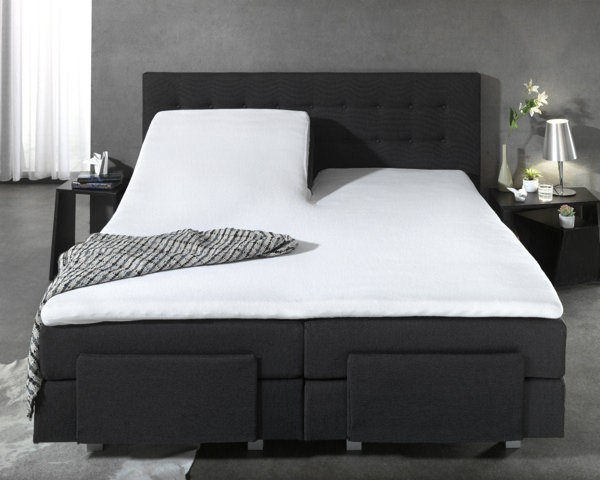 Polycotton Split - Top Fitted Mattress Protector Sheet | White | Super King 200cm (W) x 200/220cm (L) x 15cm (D) - The Bedding & Blankets Store