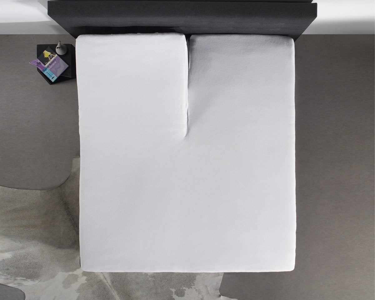 Polycotton Split - Top Fitted Mattress Protector Sheet | White | Super King 200cm (W) x 200/220cm (L) x 15cm (D) - The Bedding & Blankets Store