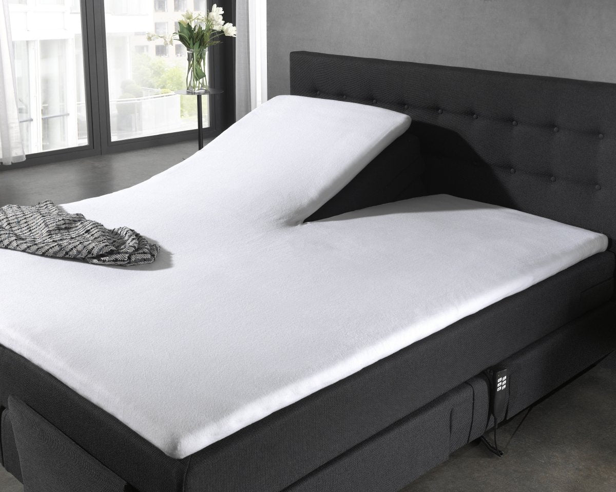 Polycotton Split - Top Fitted Mattress Protector Sheet | White | Super King 200cm (W) x 200/220cm (L) x 15cm (D) - The Bedding & Blankets Store