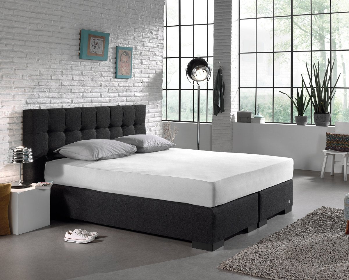 Single Jersey 135 GSM Soft Cotton Fitted Sheet | White | Single 80/100 x 200cm (L) x 30cm (D) - The Bedding & Blankets Store