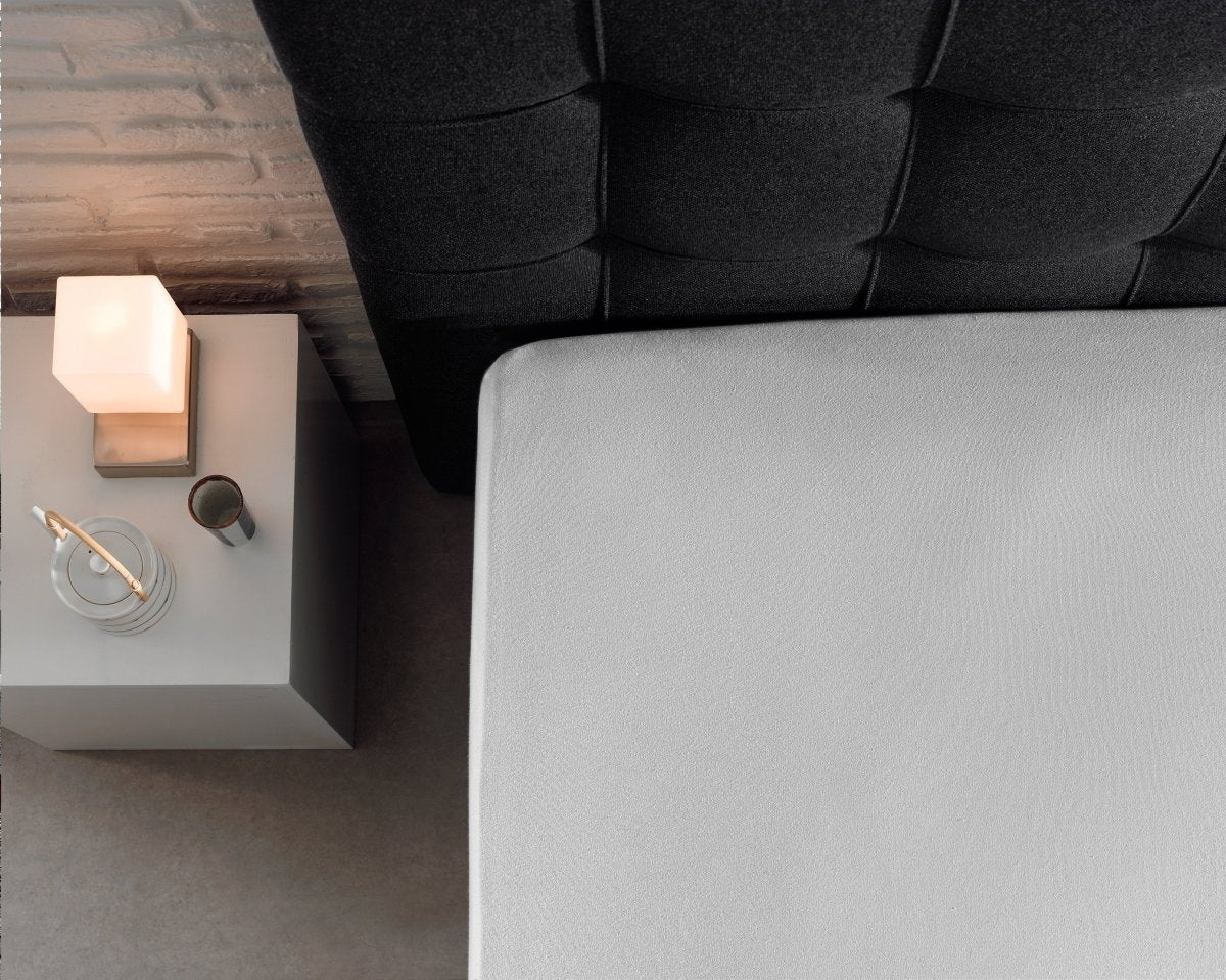 Single Jersey 135 GSM Soft Cotton Fitted Sheet | White | Single 80/100 x 200cm (L) x 30cm (D) - The Bedding & Blankets Store