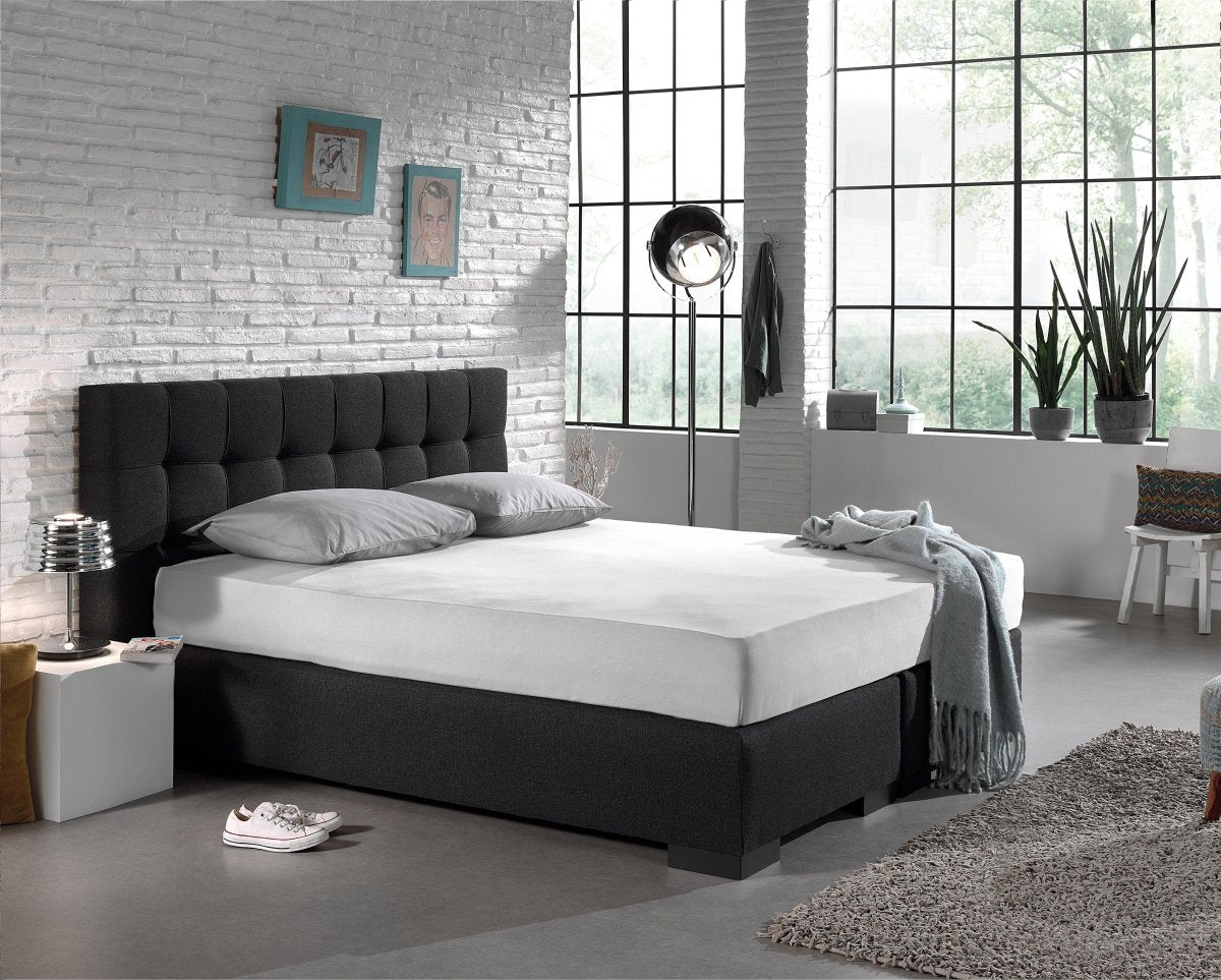 Single Jersey 135 GSM Soft Cotton Fitted Sheet | White | Single 80/100 x 200cm (L) x 30cm (D) - The Bedding & Blankets Store