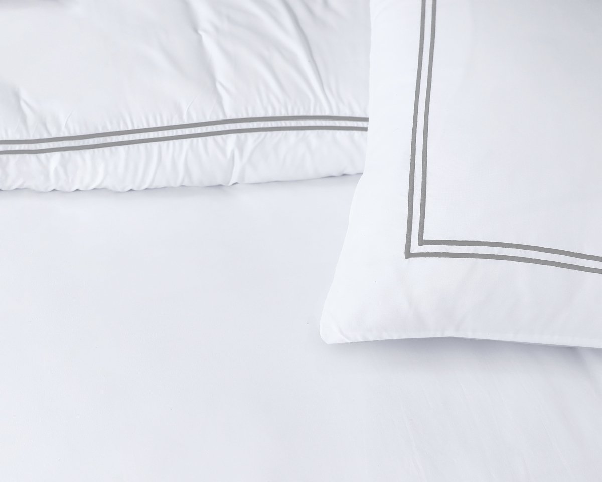 100% Cotton Percale Duvet Cover Set Brata | White/Grey | Super King - 260cm (W) x 200/260cm (L) - The Bedding & Blankets Store