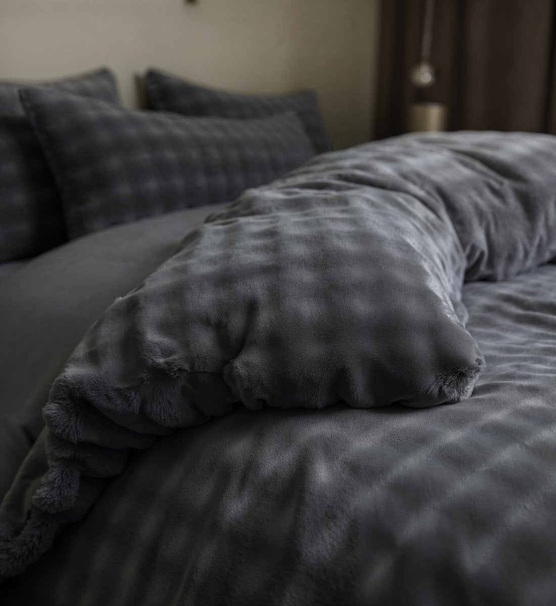 100% Polyester Flannel Pom Pom Duvet Cover Set Pom Pom | Grey Anthracite | Single - 140cm (W) x 220cm (L) - The Bedding & Blankets Store