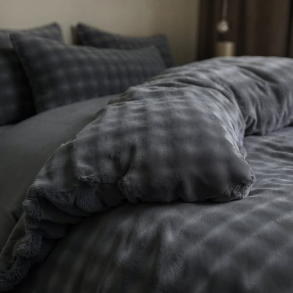 100% Polyester Flannel Pom Pom Duvet Cover Set Pom Pom | Grey Anthracite | Single - 140cm (W) x 220cm (L) - The Bedding & Blankets Store