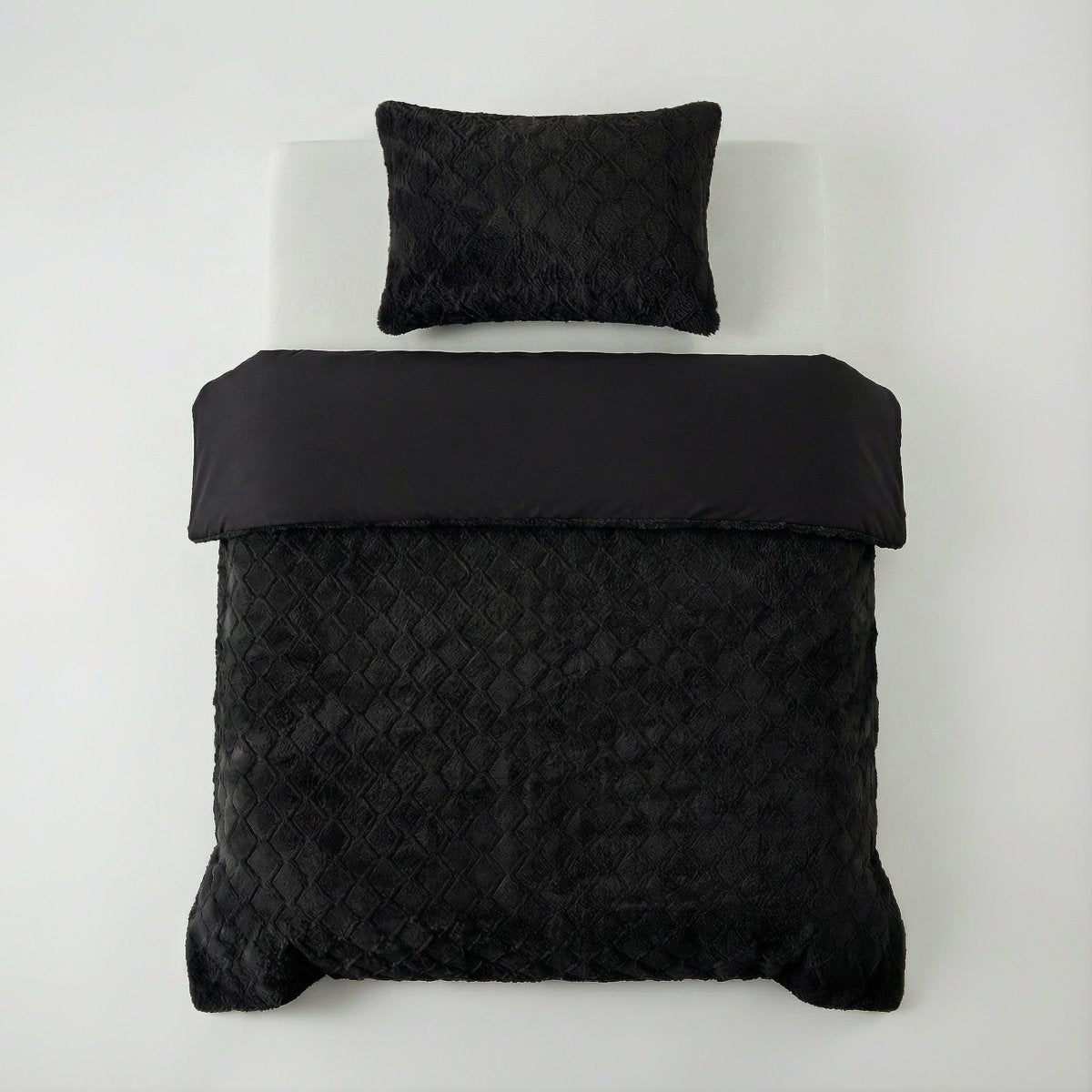 Faux Fur Duvet Cover Set Syon | Black | King Long - 240cm (W) x 220cm (L) - The Bedding & Blankets Store