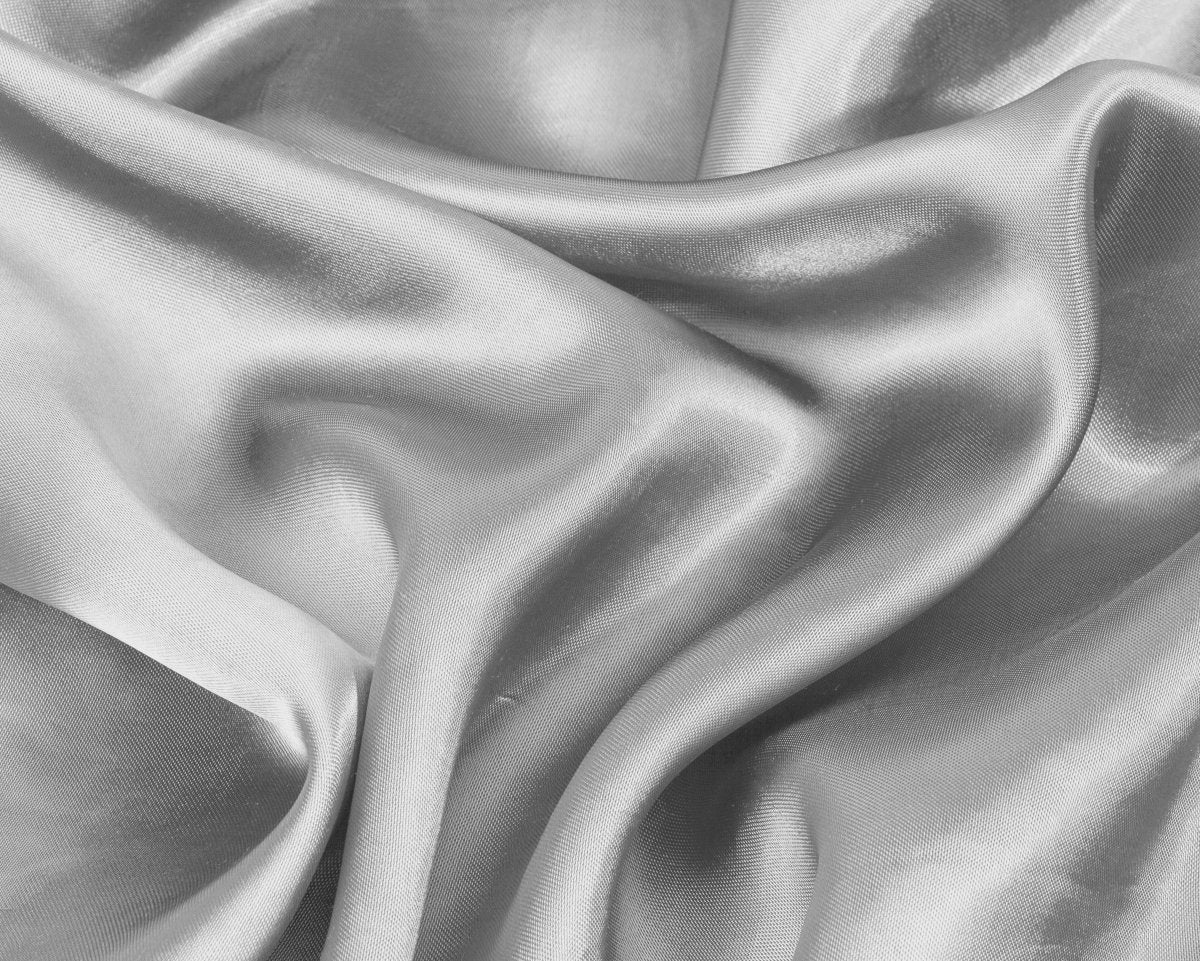 Luxury Satin Microfibre Beauty Skin Care Pillowcase | Silver | 60cm x 70cm - The Bedding & Blankets Store