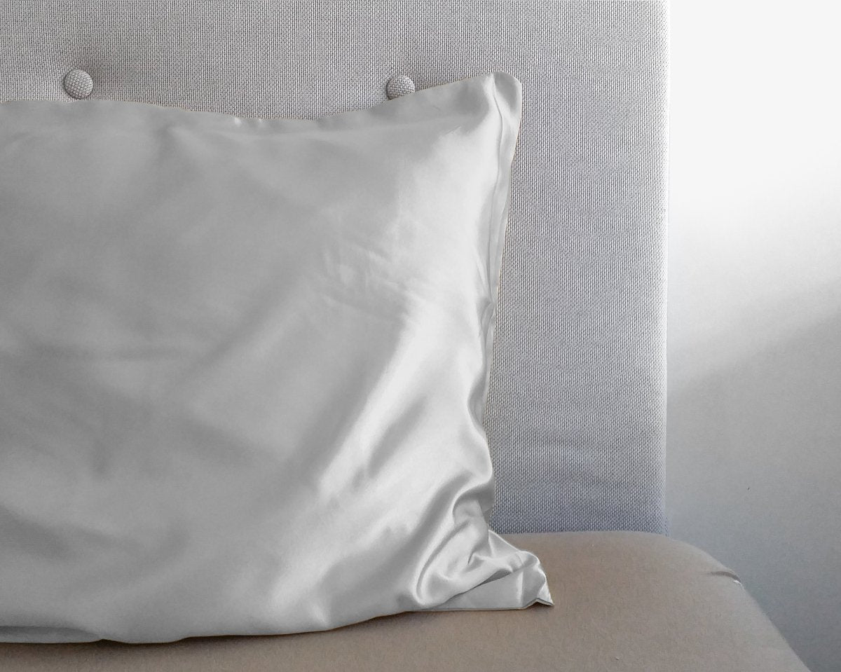 Luxury Satin Microfibre Beauty Skin Care Pillowcase | Silver | 60cm x 70cm - The Bedding & Blankets Store