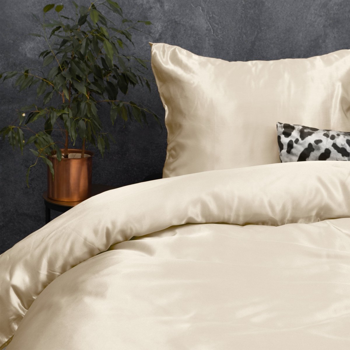 Luxury Satin Microfibre Duvet Cover Set Beauty Skin Care | Cream | Single - 140cm (W) x 220cm (L) - The Bedding & Blankets Store