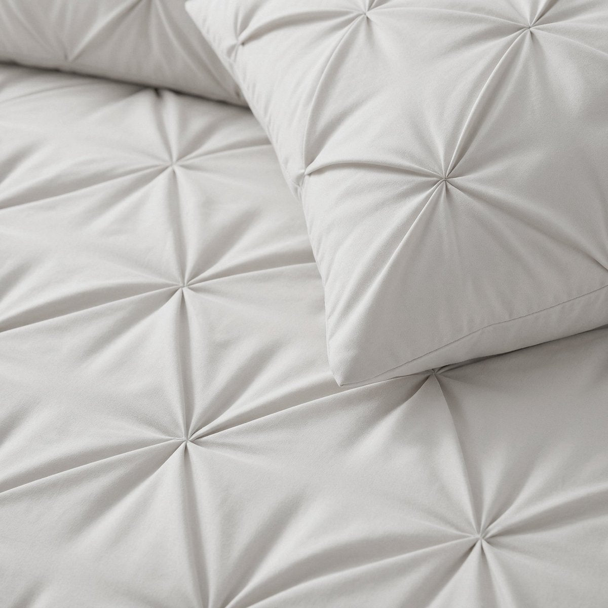 Microfibre Coverless Duvet Pintuck | Off White | Single - 140cm (W) x 200cm (L) - The Bedding & Blankets Store