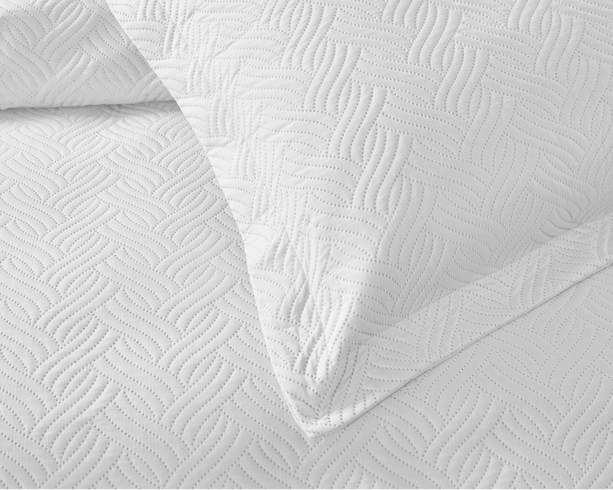 Wave Soft & Elegant Bedspread | White | 260cm (W) x 250cm (L) - The Bedding & Blankets Store