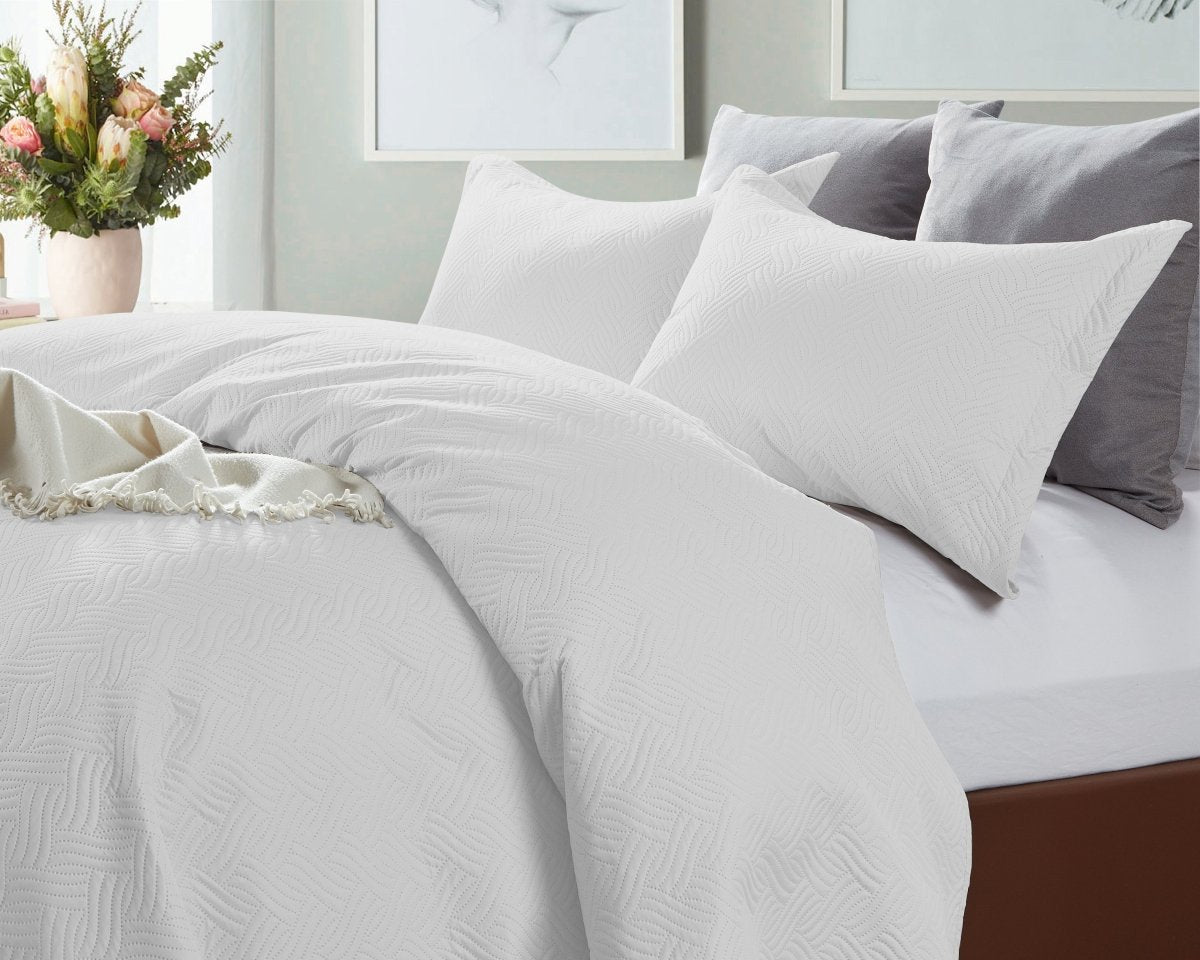 Wave Soft & Elegant Bedspread | White | 260cm (W) x 250cm (L) - The Bedding & Blankets Store