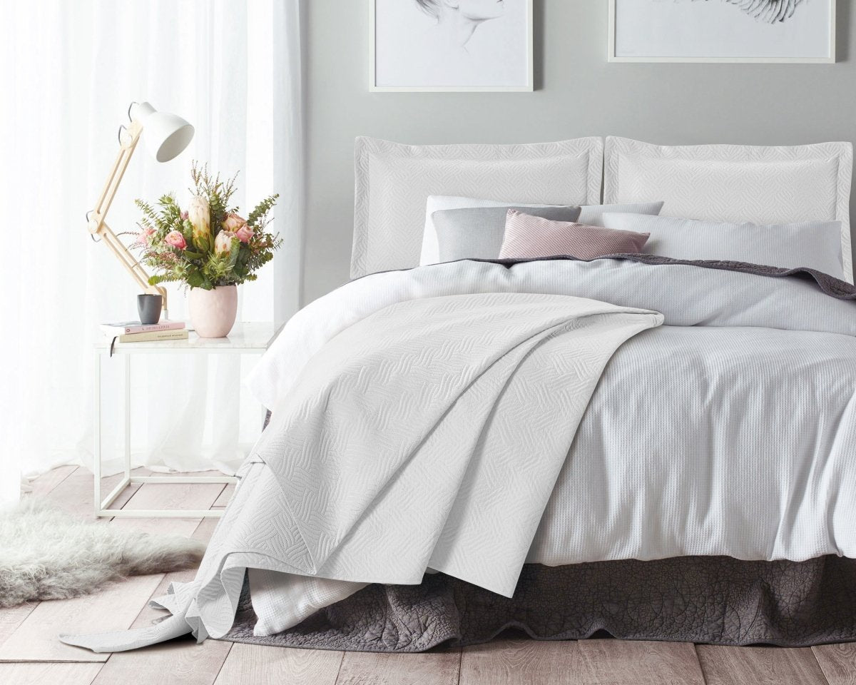 Wave Soft & Elegant Bedspread | White | 260cm (W) x 250cm (L) - The Bedding & Blankets Store