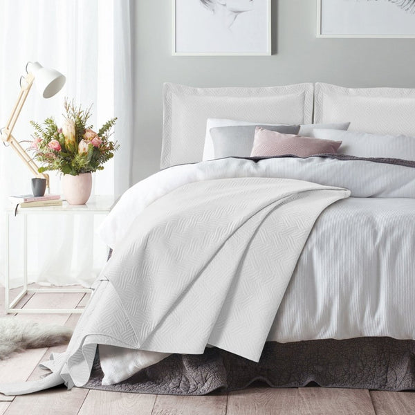 Wave Soft & Elegant Bedspread | White | 260cm (W) x 250cm (L) - The Bedding & Blankets Store